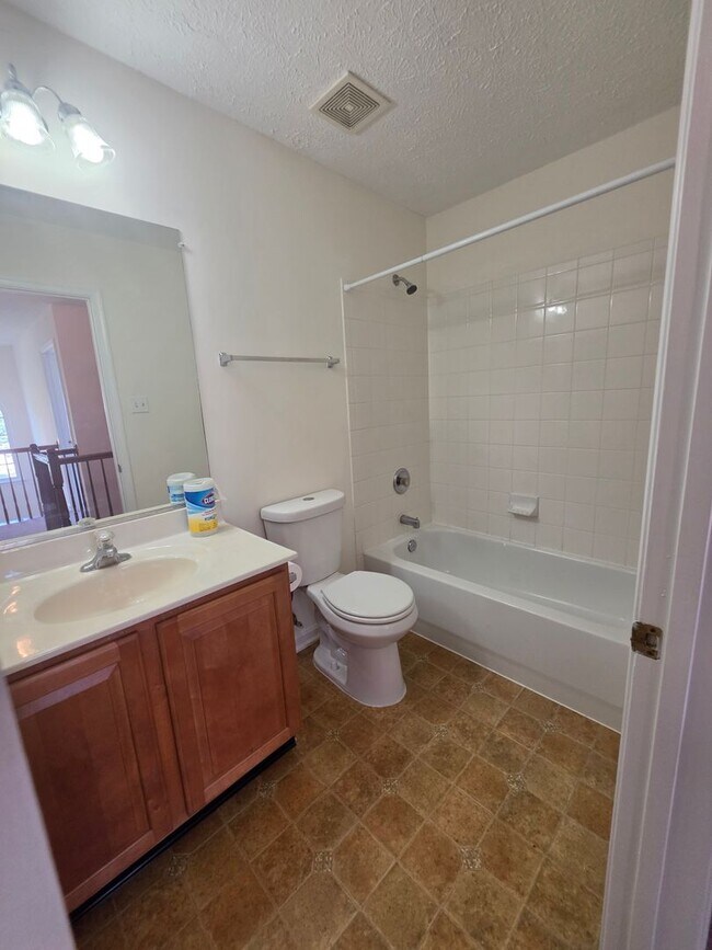 Building Photo - 558 Windsong Dr