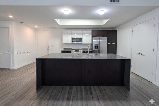 Building Photo - 2955 Bird Ave