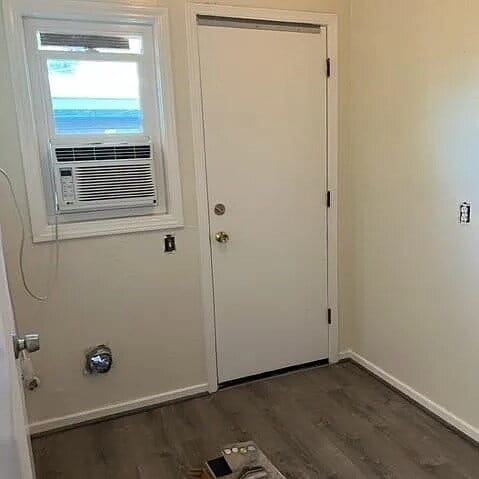 Building Photo - 2 bedroom, 1 bath duplex