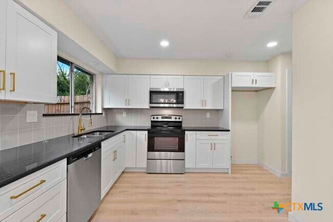 Building Photo - 2326 Aprilmont Dr