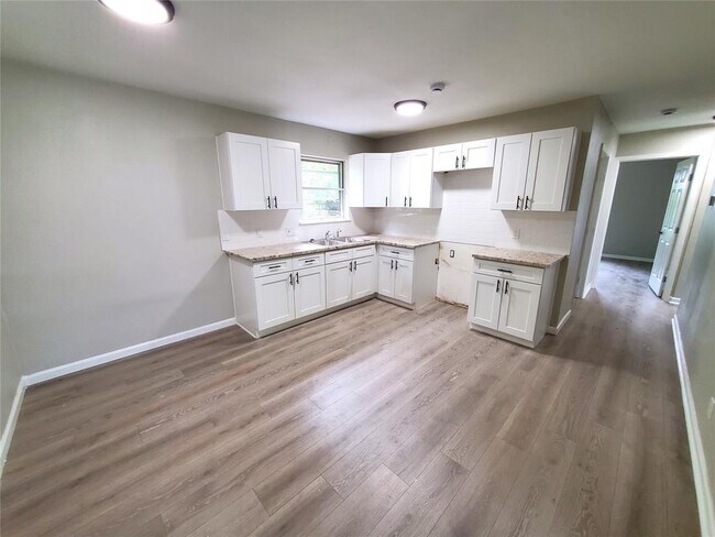 Building Photo - 8907 Shepard Dr