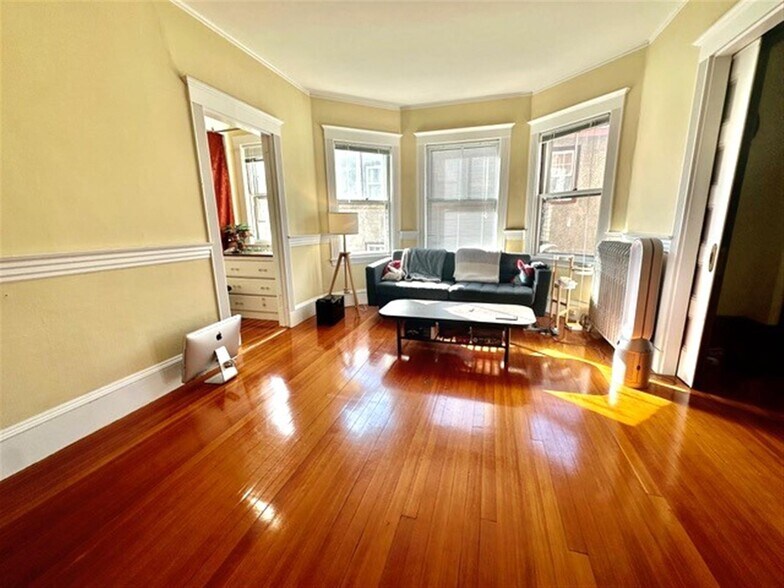 Building Photo - 77 College Ave