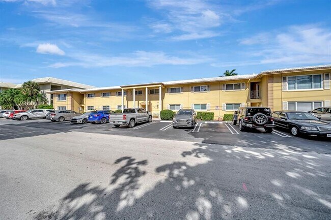 Building Photo - 2811 NE 51st St