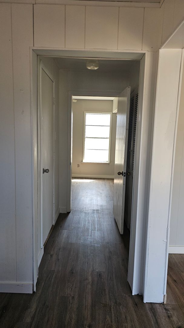 Building Photo - LARGE CORNER LOT!  2 bed 1 bath, could be 3 bedroom