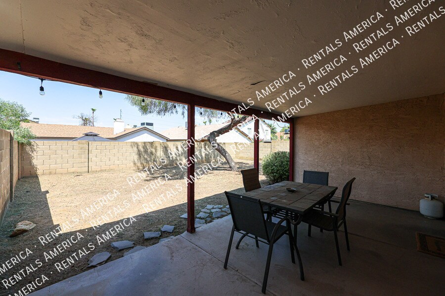 Building Photo - 10010 N 66th Ave