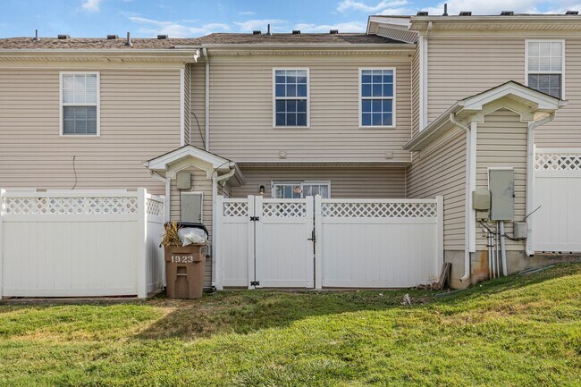 Building Photo - Townhome close to Brentwood and Antioch -A...