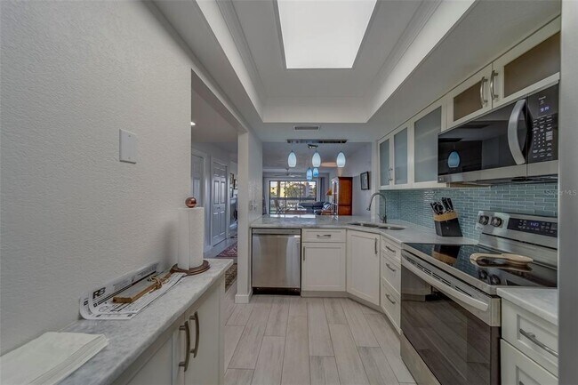 Building Photo - 11650 Capri Cir S