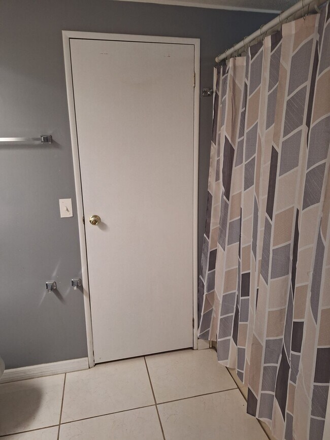 Building Photo - 17444 Raintree Ct