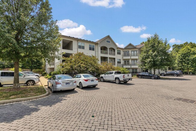Building Photo - 414 Rosedale Ave