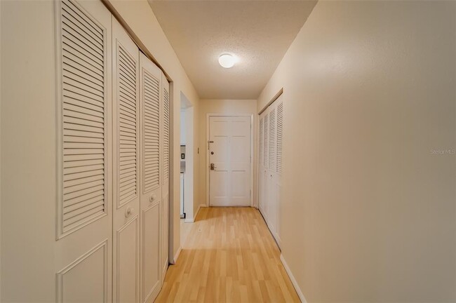 Building Photo - 1706 Belleair Forest Dr