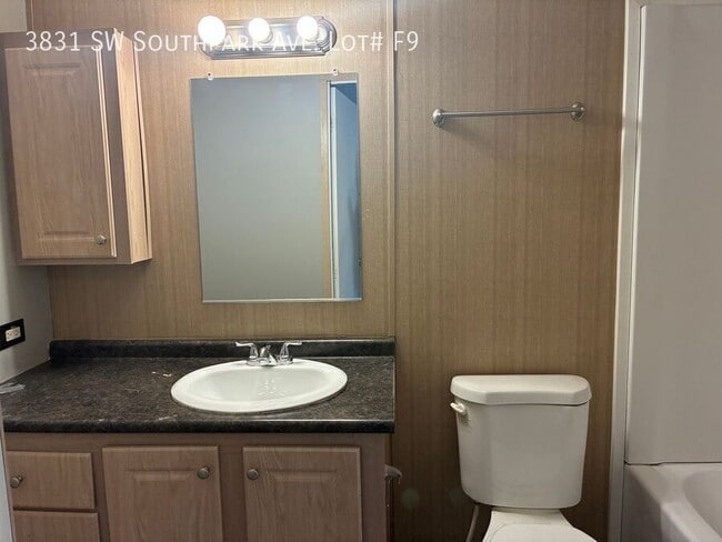 Building Photo - 3831 SW South Park Ave