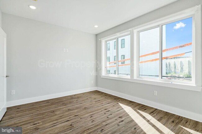 Building Photo - 1904 E York St