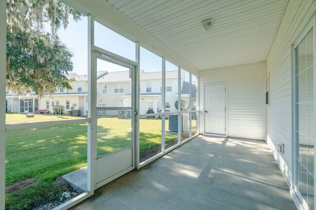 Building Photo - Live the Sumter-style Life in Summerville!