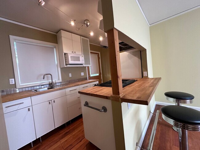 Building Photo - Modern and Affordable in Cully