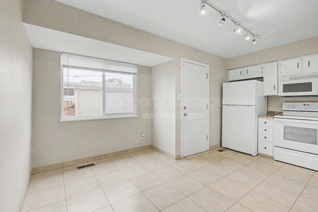 Building Photo - 8705 Santa Fe Dr