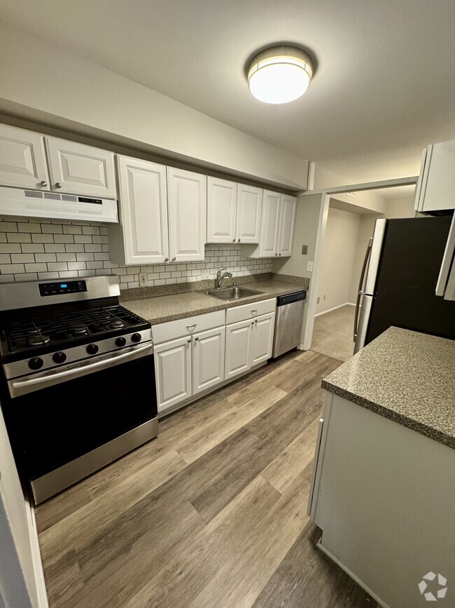 Building Photo - 7531 Spring Lake Dr