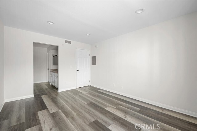 Building Photo - 5565 Canoga Ave