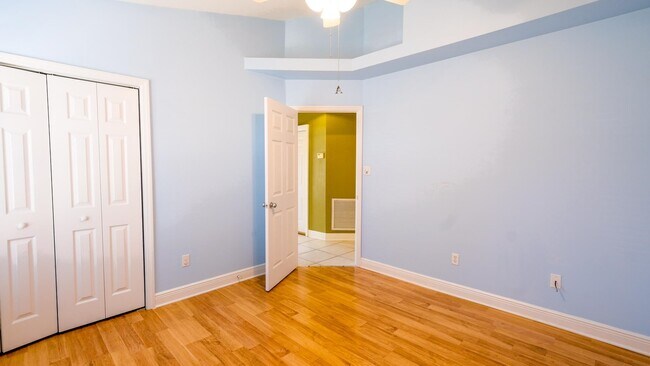 Building Photo - 3292 Emerson Ln