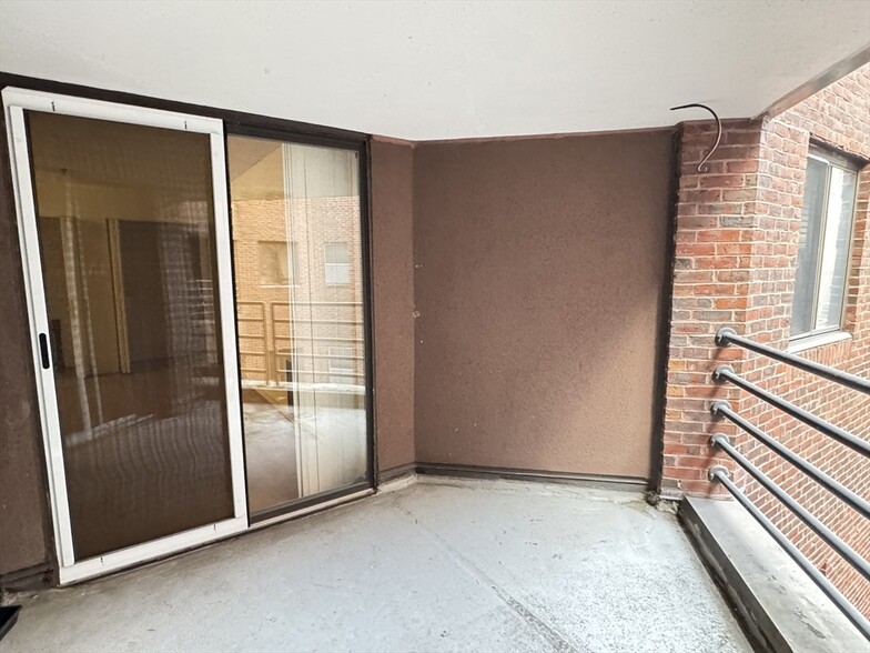 Building Photo - 152 Kelton St