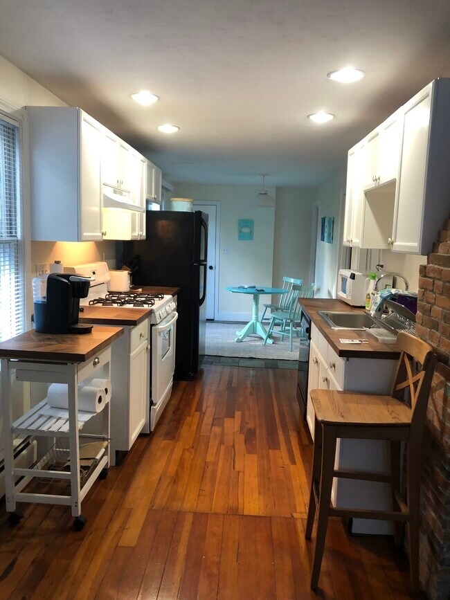 kitchen2 - 38 Howard St