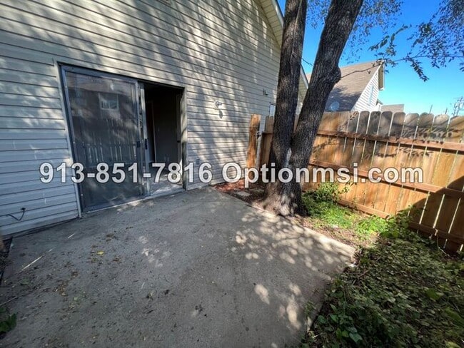Building Photo - Half duplex AVAILABLE NOW