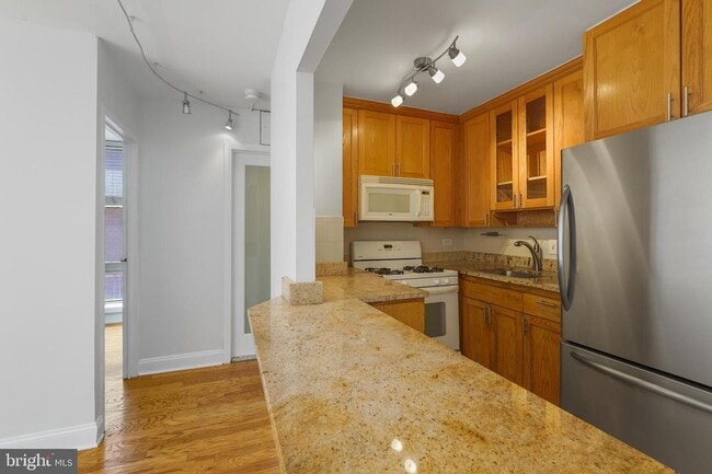 Building Photo - Westend/Dupont Gem!