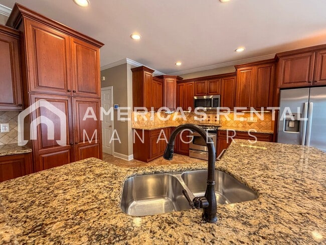 Building Photo - Spacious Five Bedroom Residence in Meadowbrook!