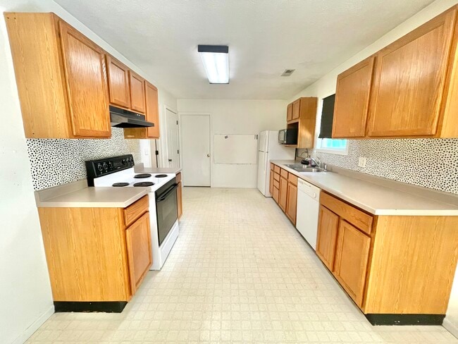 Building Photo - 214 Beaver St