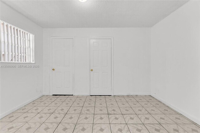 Building Photo - 5742 Garfield St
