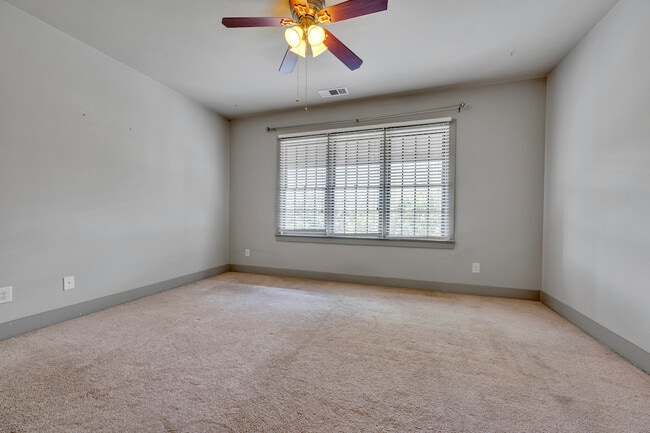 Building Photo - 202 Barristers Ct