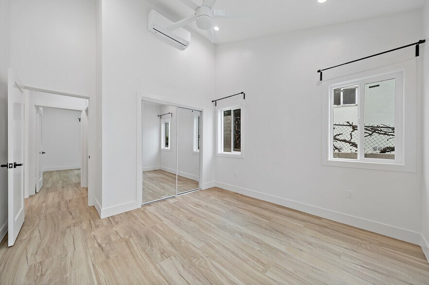 2618 1/2 - 2616 Glendale Blvd
