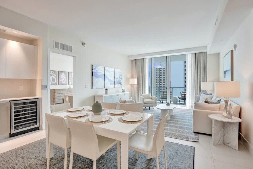 Building Photo - 3100 N Ocean Dr