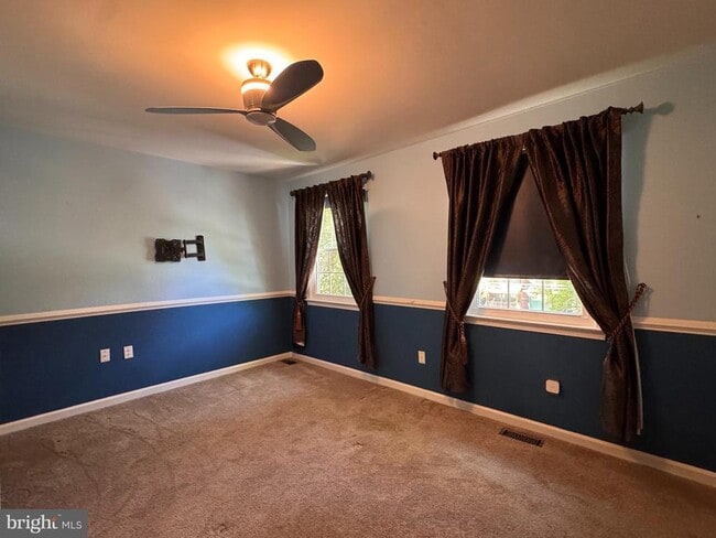 Building Photo - 2026 Admiral Dr