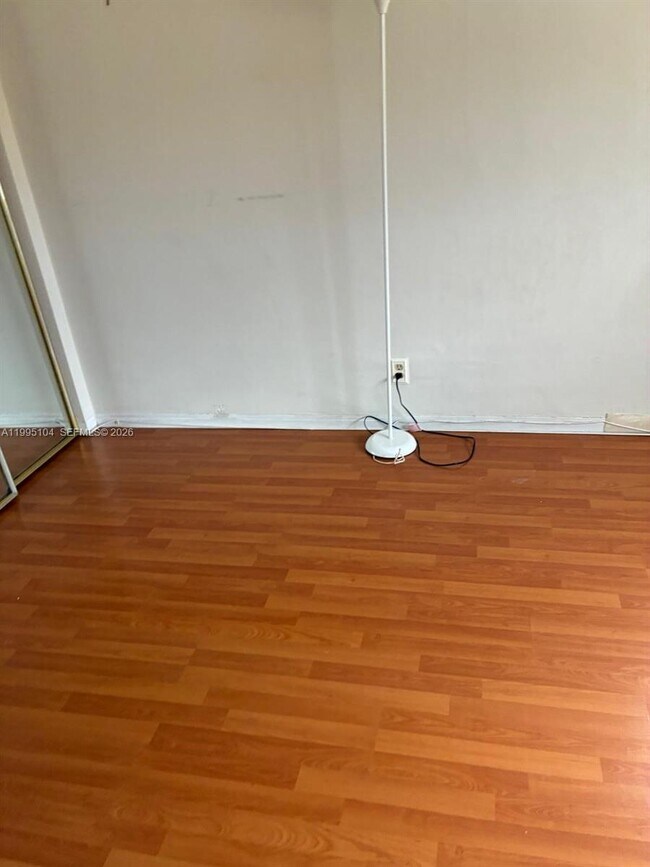 Building Photo - 141 NE 10th Ave