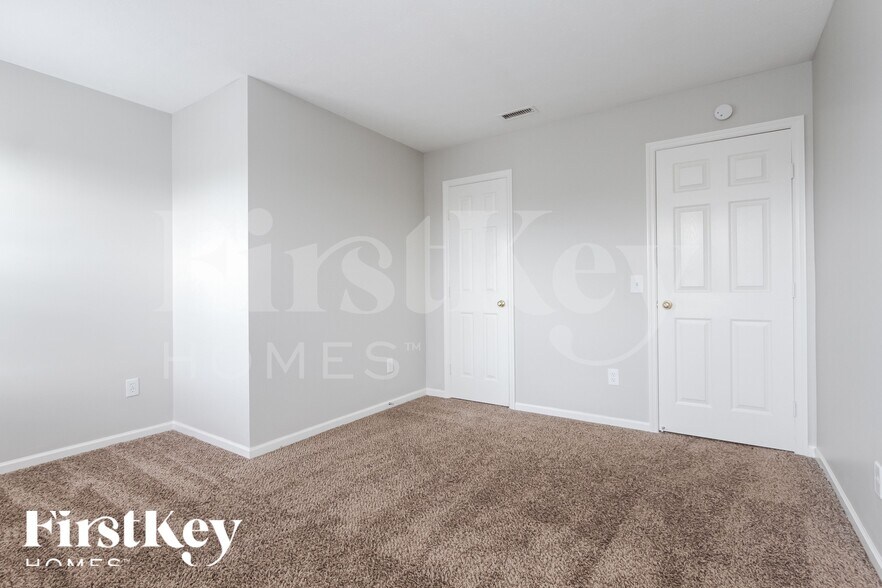 Building Photo - 7474 Carnation Ln