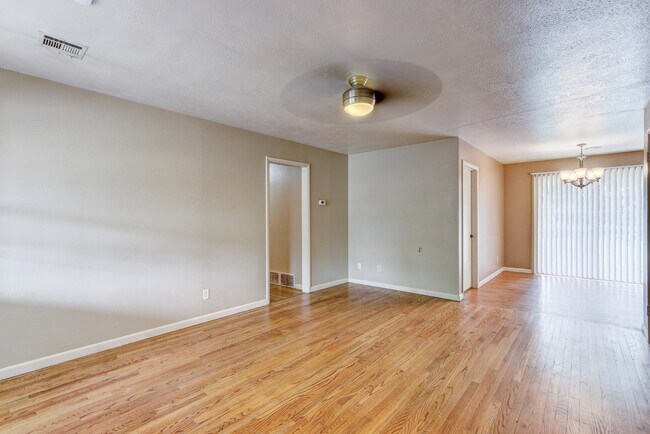 Building Photo - Spacious 3-Bedroom Home with a Fenced Yard...