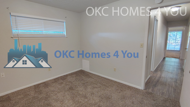 Building Photo - Half Duplex with Tons of Space!
