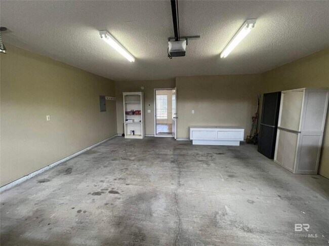 Building Photo - 124 Oakwood Ave