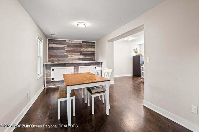 Building Photo - 109 S Main St