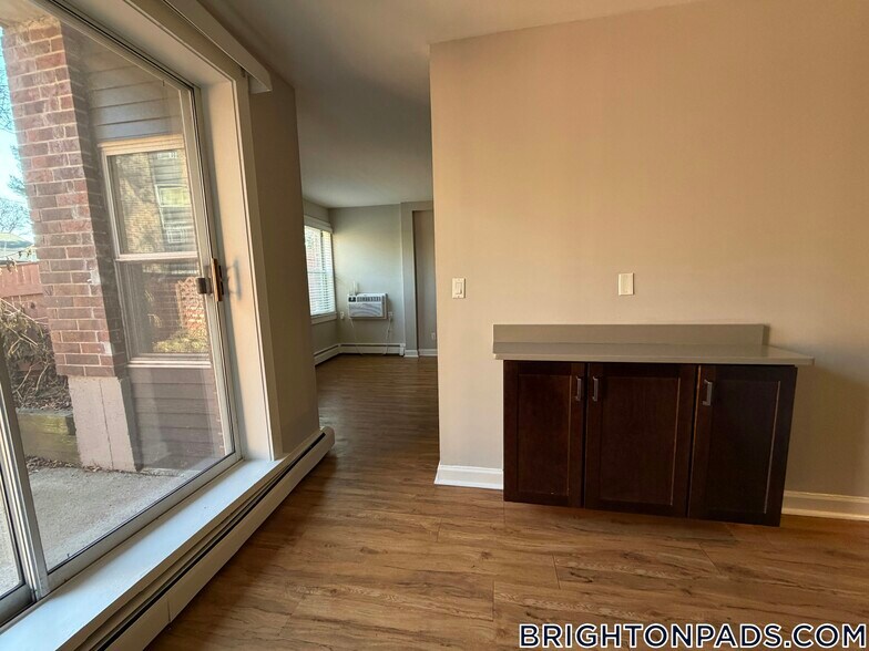 Building Photo - 9 Bronsdon St