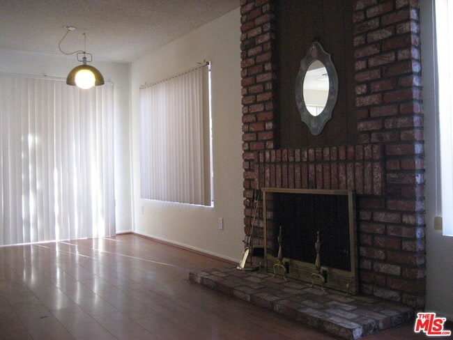 Building Photo - 10123 Hanna Ave