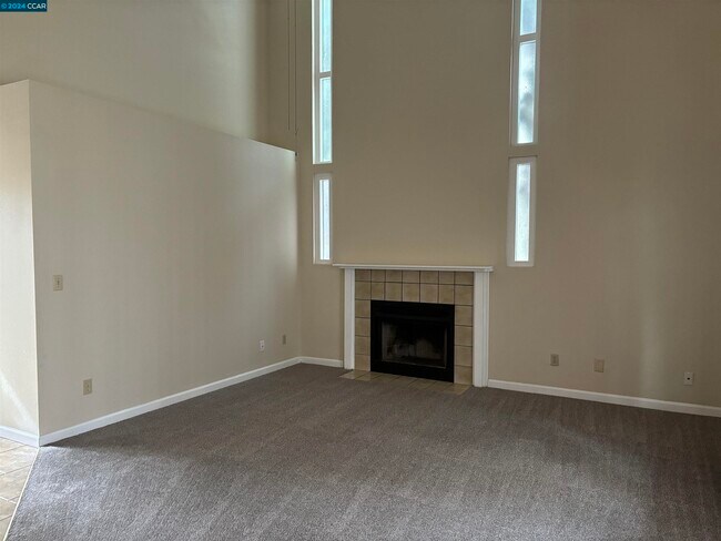 Building Photo - 1602 Somerset Pl