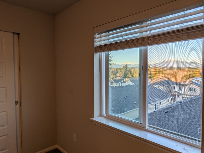 Building Photo - 912 119th Ave SE