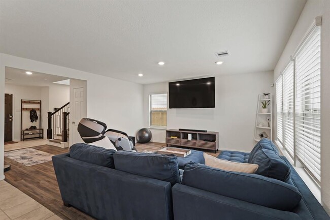 Building Photo - 4826 Hickory Deer Ln