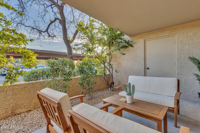 Building Photo - 8649 E Royal Palm Rd