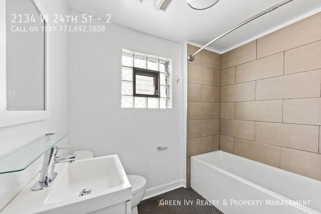 Building Photo - 2134 W 24th St