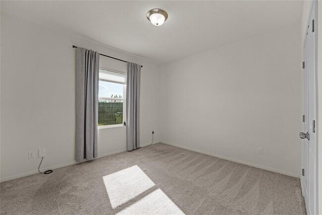 Building Photo - 305 Redfish Ln