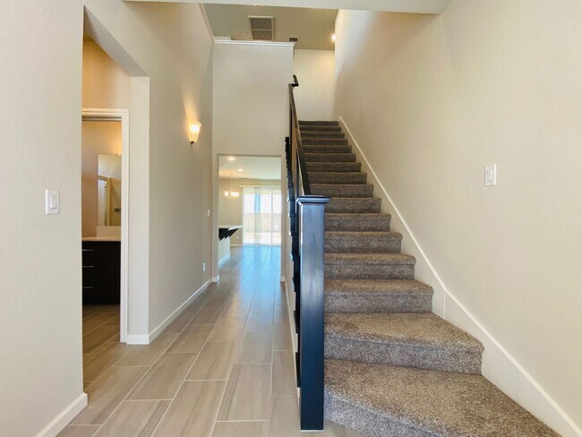 Building Photo - COMING SOON! $2,750 Ashlan & Highland, 4 B...