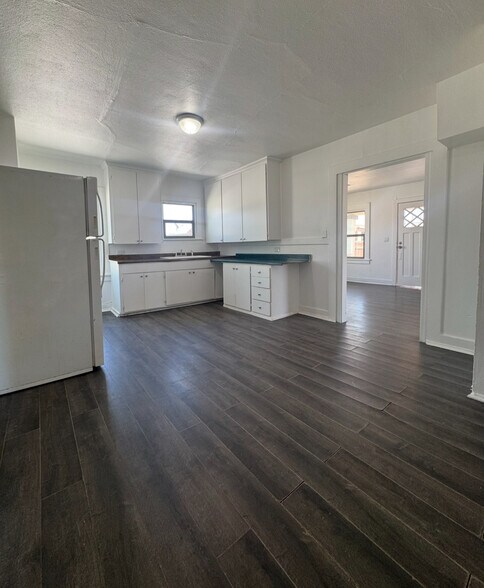 Building Photo - 5518 E Calle Encinas