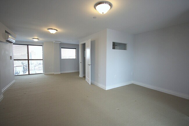 Building Photo - 338 Grove St